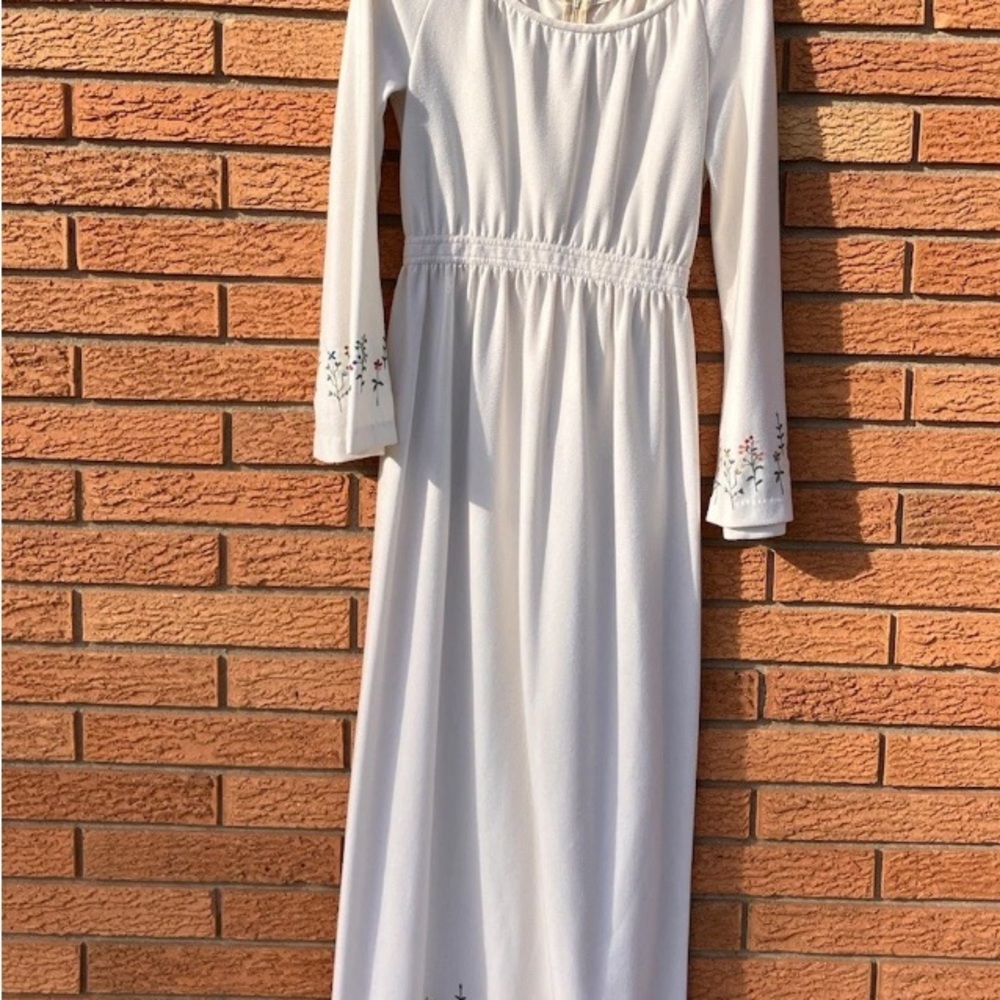 Leslie Fay VTNG Ivory Maxi Peasant White Dress with Floral Embroidery XS‎ READ